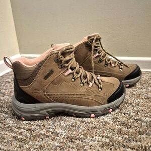 Skechers Ladies Relaxed Fit Tan Pink Athletic Waterproof Air Conditioned